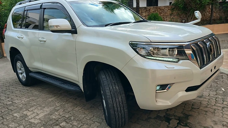 TOYOTA LAND CRUISER PRADO CBA-TRJ150W PEARL COLOUR TX PKG G PETROL 7 SEATER WITH SUNROOF 2690CC OF 2019 IN IMMACULATE CONDITION GRADE 5 MILEAGE OF ONLY 15,000 KM UNREGISTERED