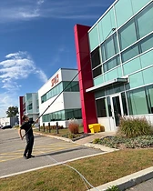 Vitres en hauteur — bâtiment commercial