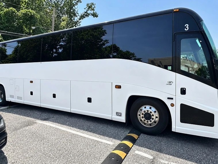 2009 MCI J4500 motorcoach