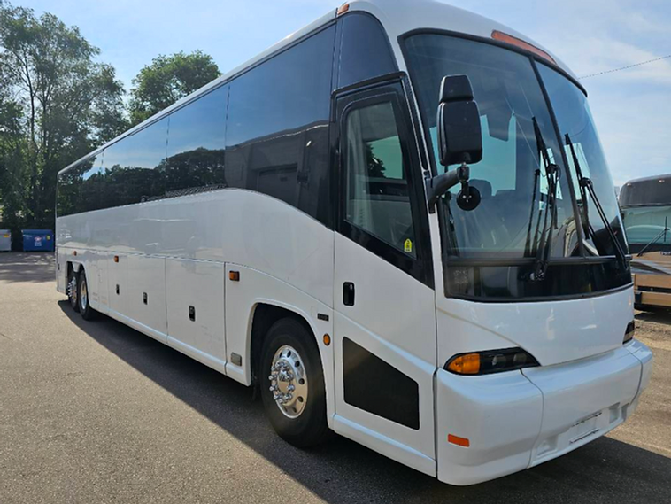 2009 MCI J4500 motorcoach, front three-quarter view