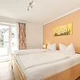 Schlafzimmer mit Doppelbett 180 x 200 cm