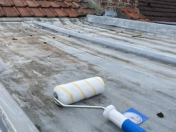 Toiture zinc avant application de résine Toiture zinc avant application de résine