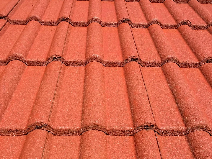 Nettoyage et peinture sur tuiles – après