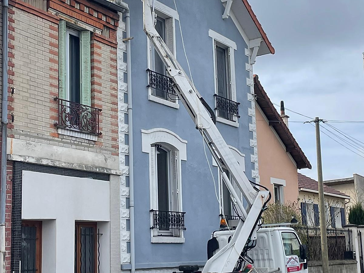 Rénovation des boiseries d'avant-toit depuis la nacelle Zr Couverture