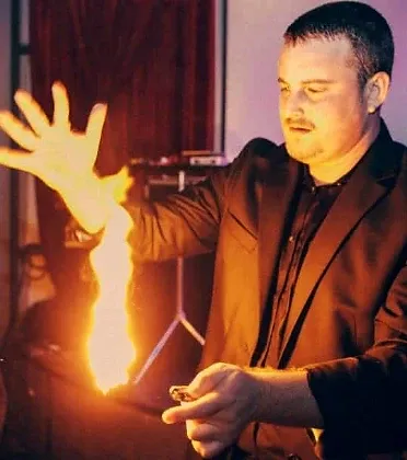 Award-winning mentalist Gideon Livneh live in performance 1