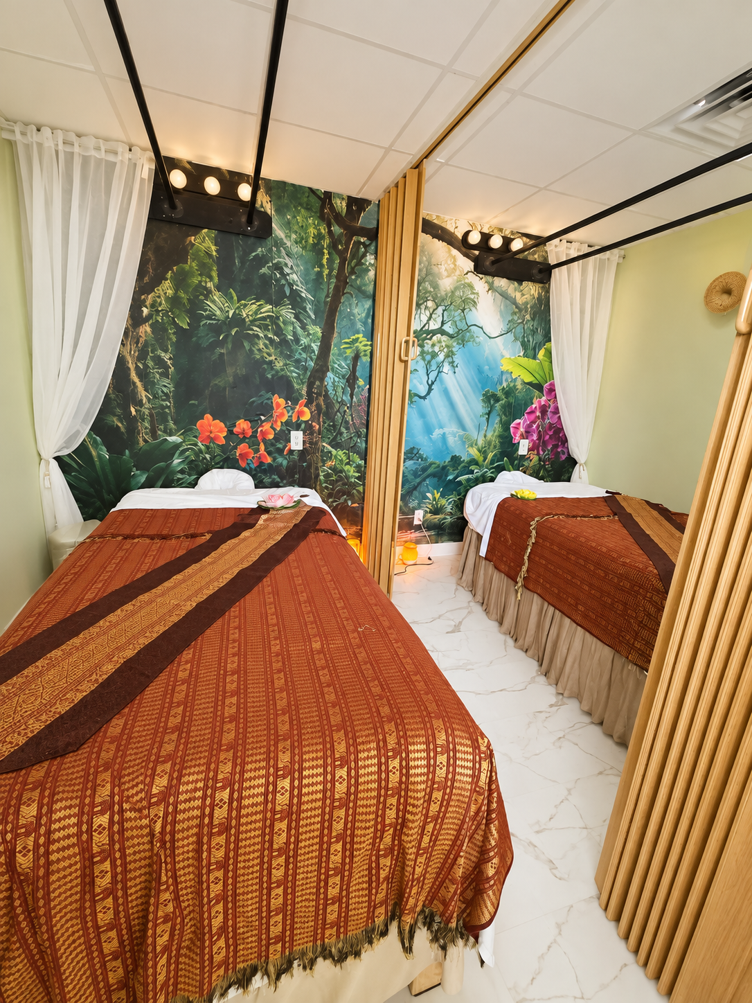 Couples suite with terracotta gold runners