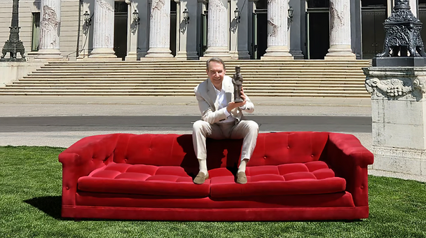 Jeff Koons on the original 1979 Red Couch in front of the Bavarian State Opera, Max-Joseph-Platz Munich, 2026