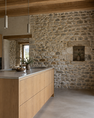 Ambiance : intérieur d'une maison ancienne transformée, pierre et bois
