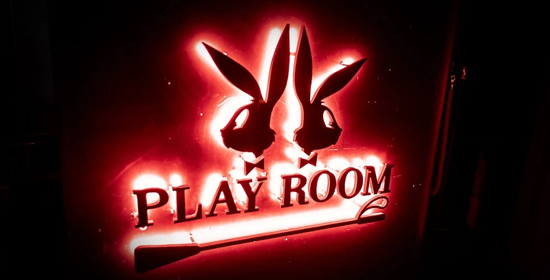Play Room Pattaya neon bar sign
