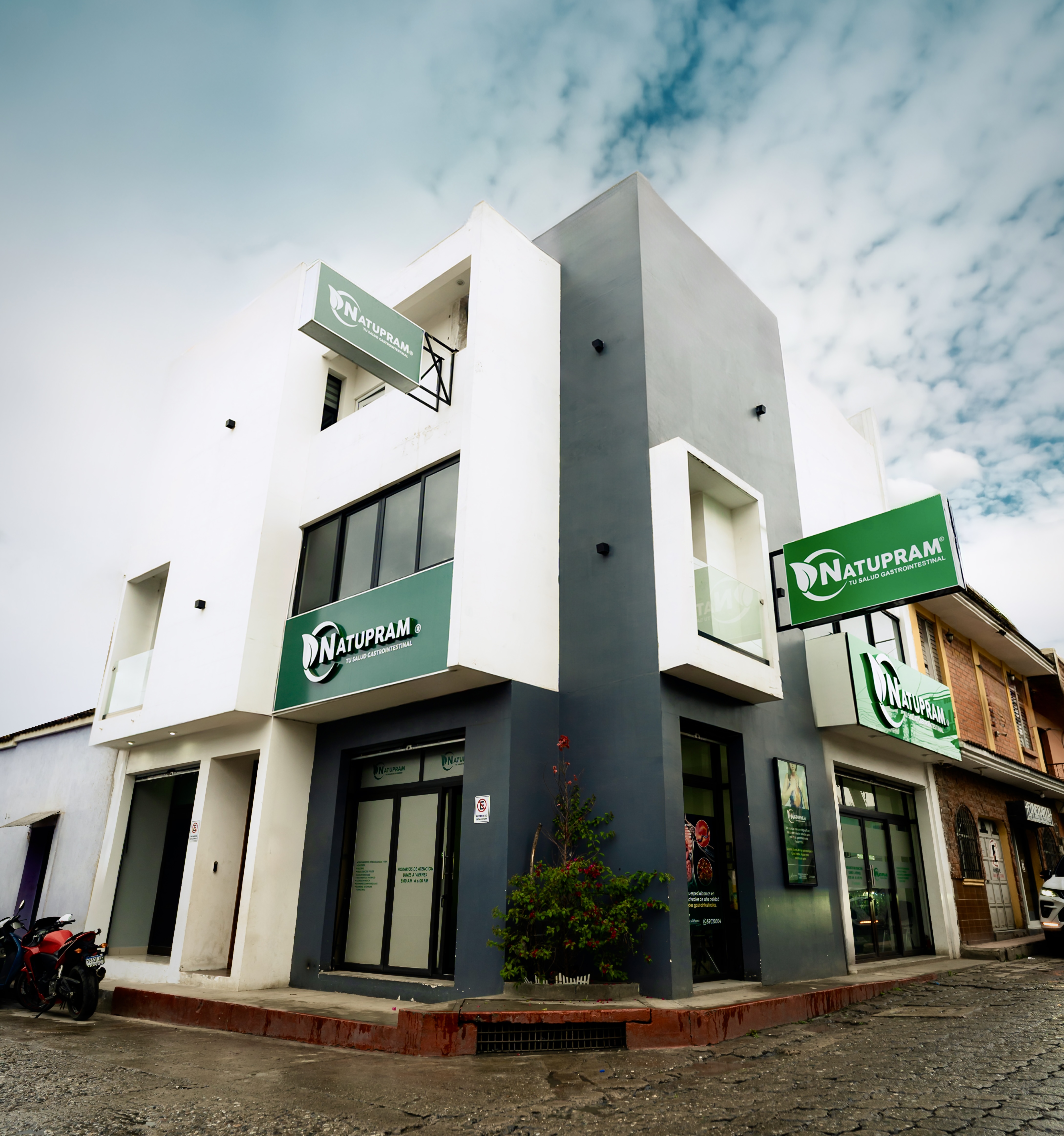 Fachada de Clínica Natupram en Santa Cruz del Quiché