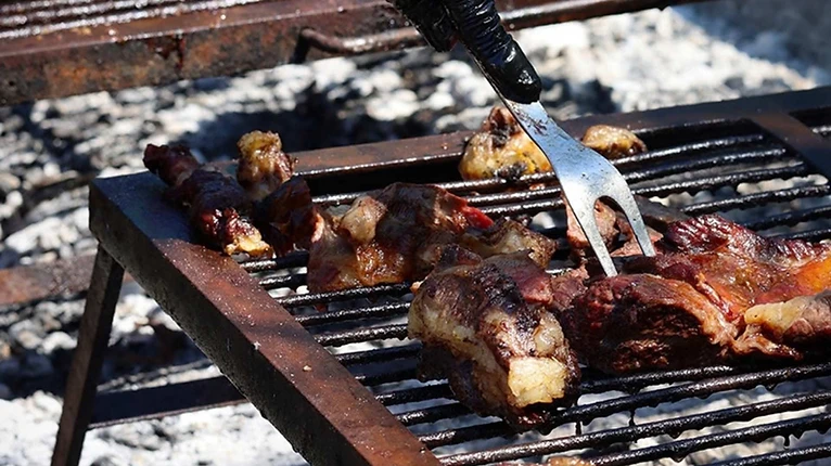 La carne sulla griglia: l'asado della festa