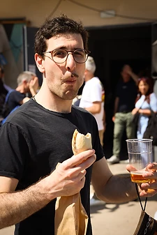 Empanada e birra tra il pubblico — Hacienda Roma, 19 aprile 2026
