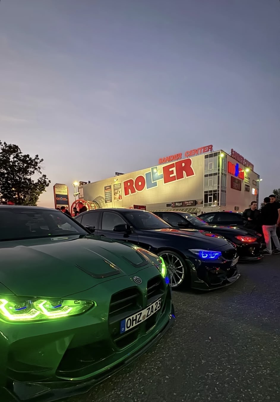 Leuchtende Augen am Roller