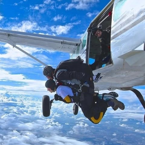 Tandem skydive from a light aircraft