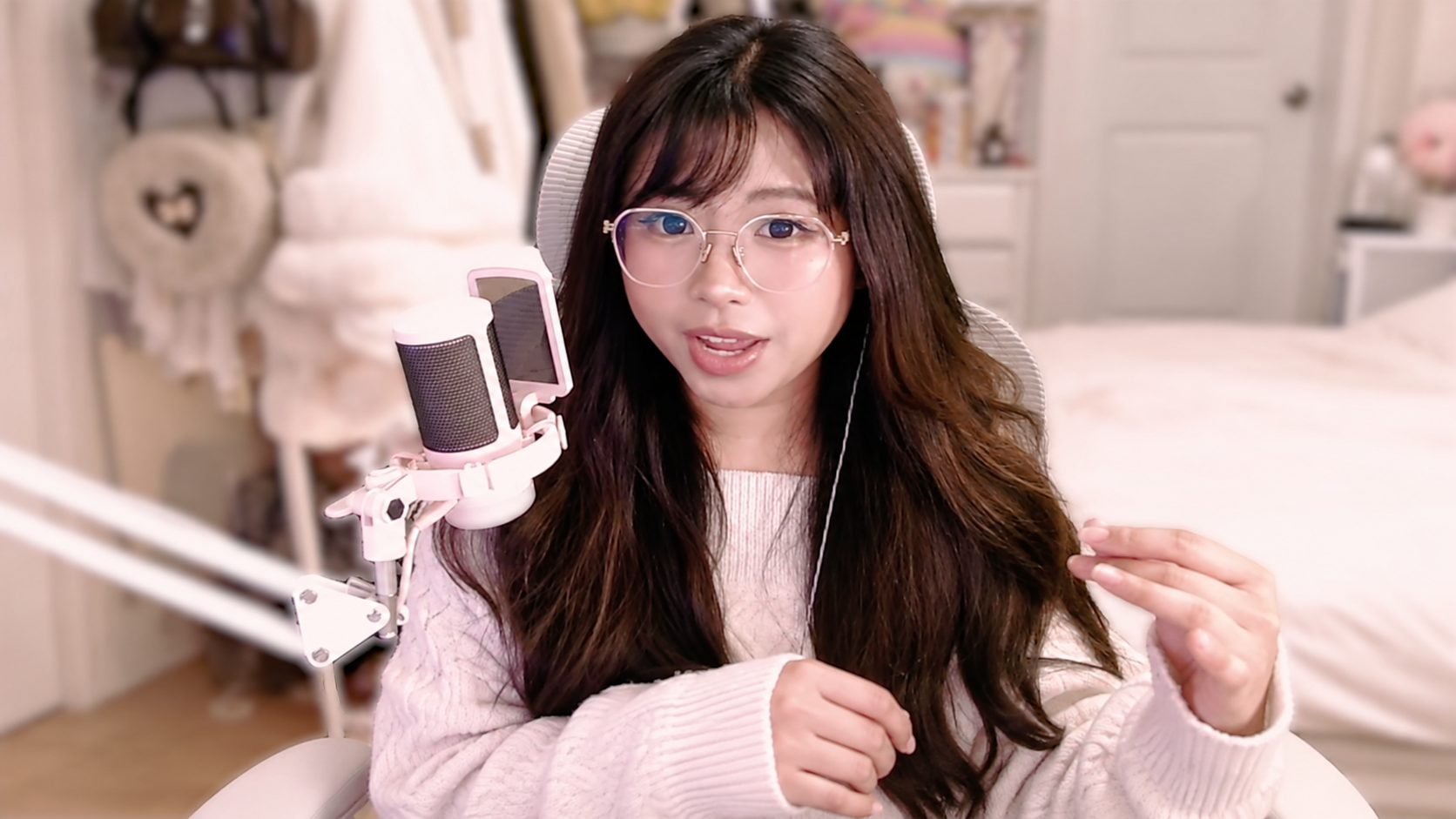 Sofia, Tech UGC creator and host
