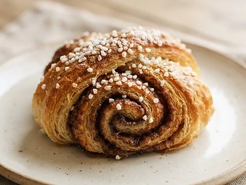 The Cinnamon Cardamom Bun