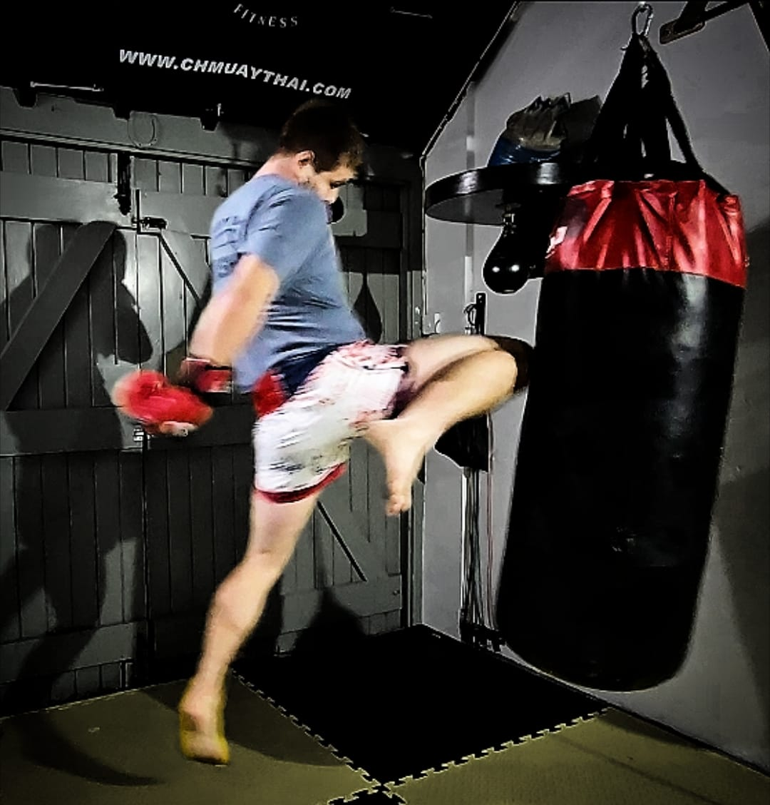 Heavy bag training at CH Muay Thai