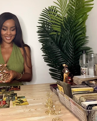Tarot & Oracle Reading — Full Intuitive Tarot Reading