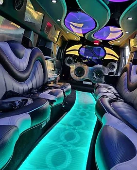 Gold Coast Limos 2U airport transfer vehicle