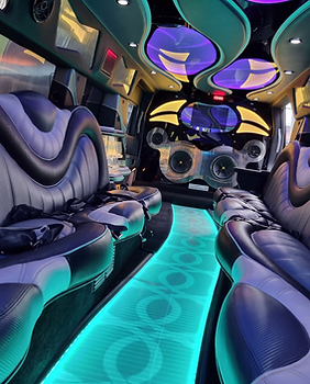 Gold Coast Limos 2U airport transfer vehicle
