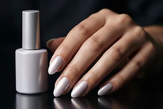 Uñas con acabado perlado
