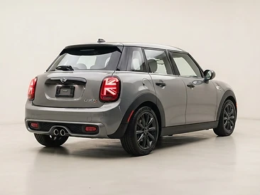 Mini Cooper 2023 rear