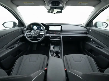 Hyundai Elantra 2025 interior