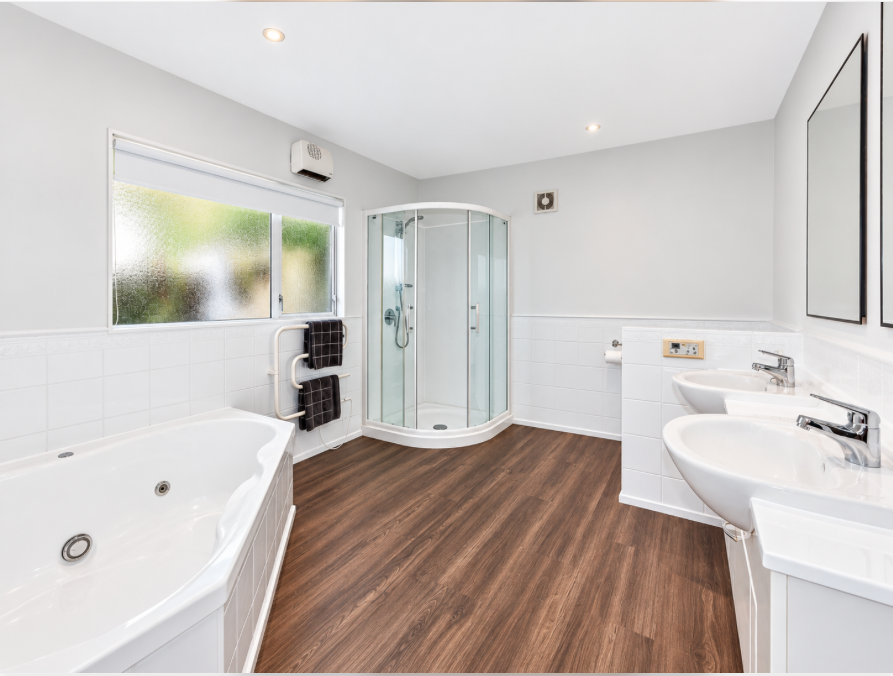 Master Ensuite — Bath, Shower & Double Vanity