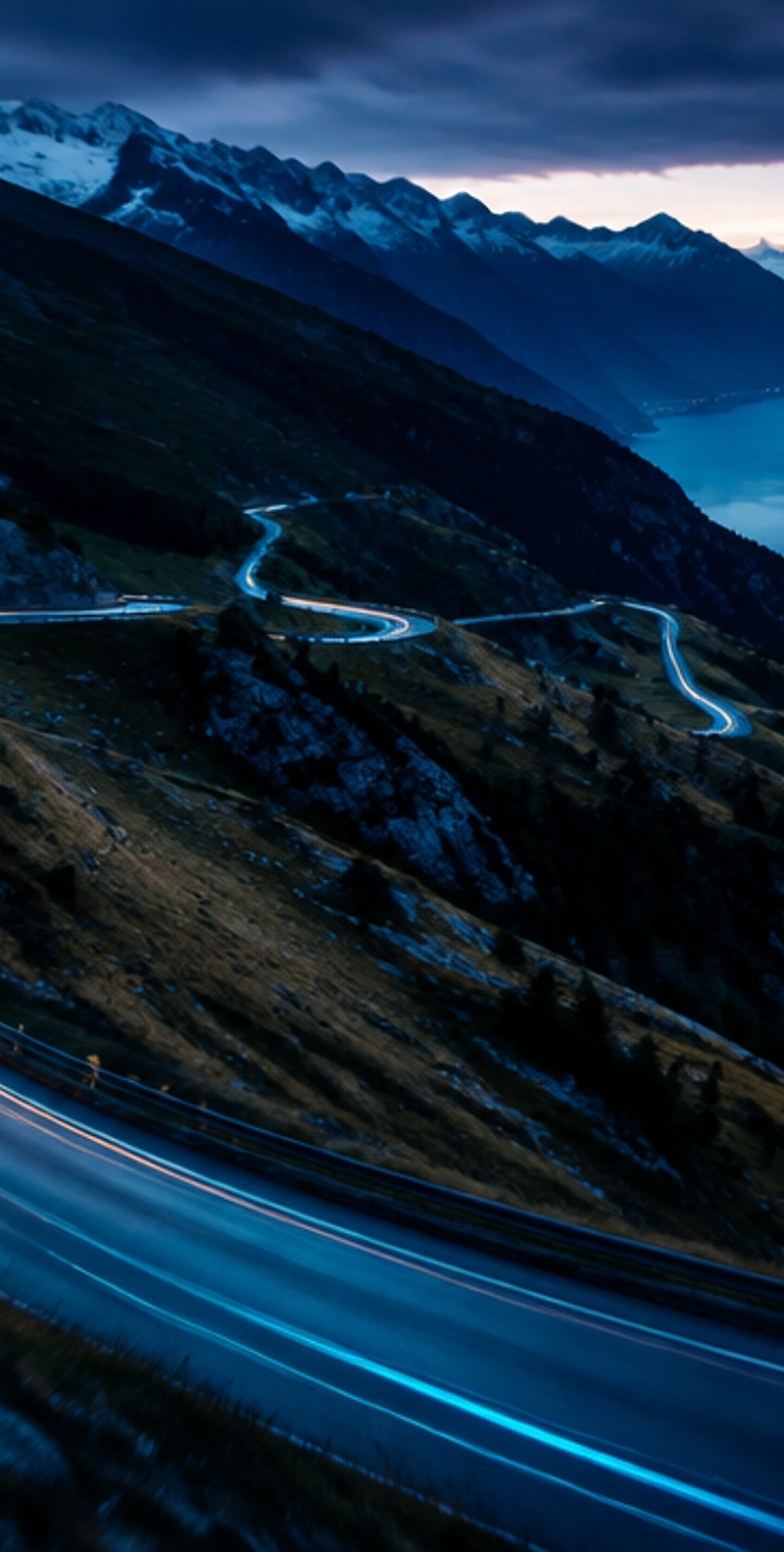 Furgone in trasporto notturno su autostrada italiana, sfondo della sezione Perché Matrix