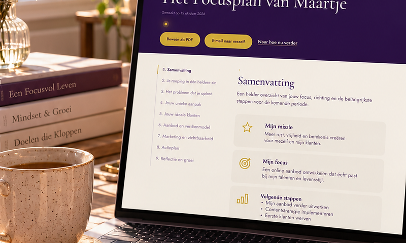 Een laptop met het Focusplan op een warm bureau met notitieboek en pen