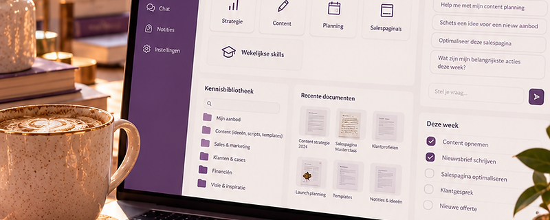 Het Business Brein Systeem dashboard op een laptop: je roeping, stem, klant en aanbod in één overzicht, met je AI-collega klaar om mee te denken.