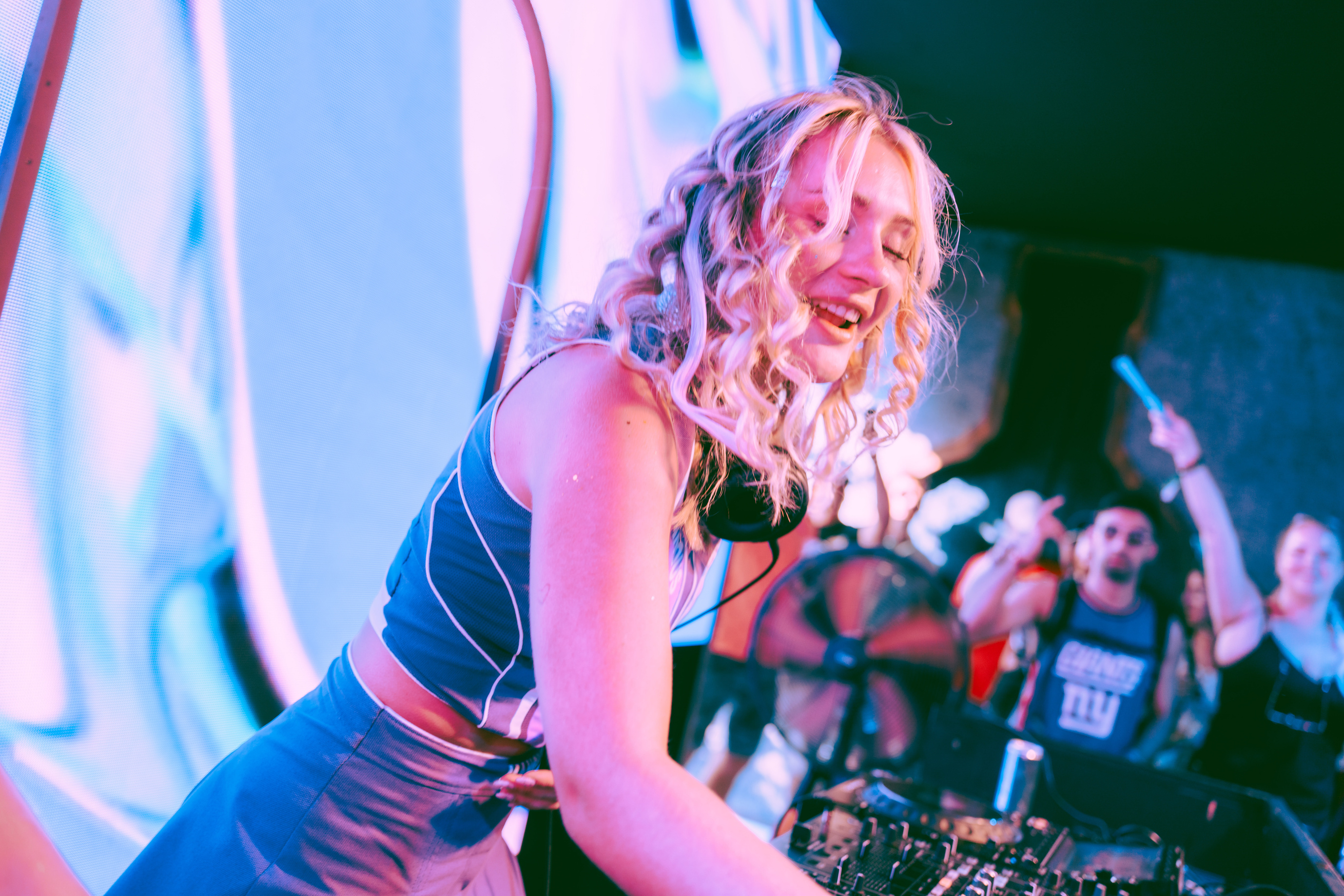 EFFIE ĐeFine returns to Tomorrowland — 1