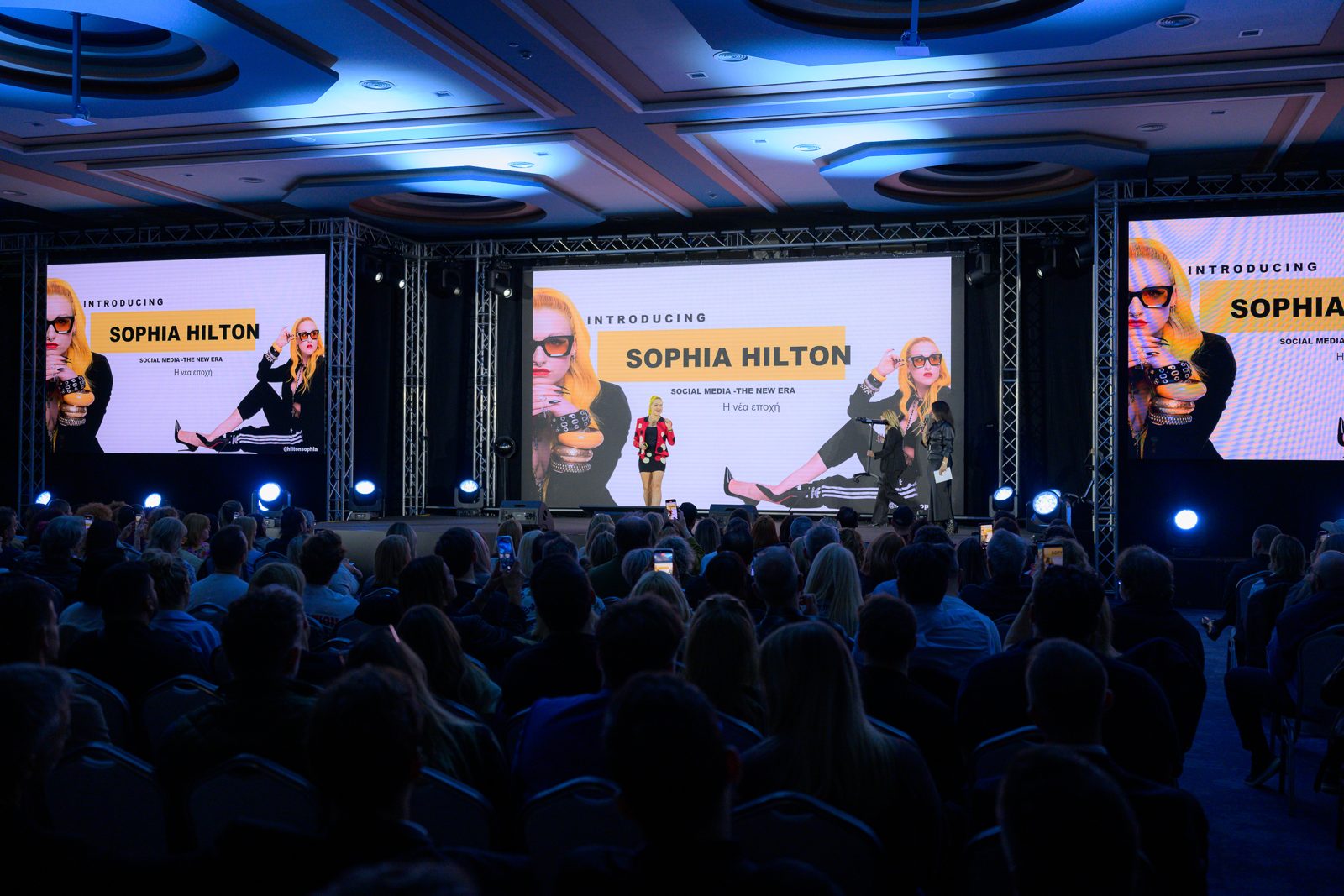 Η Sophia Hilton στη σκηνή: Social Media, η νέα εποχή