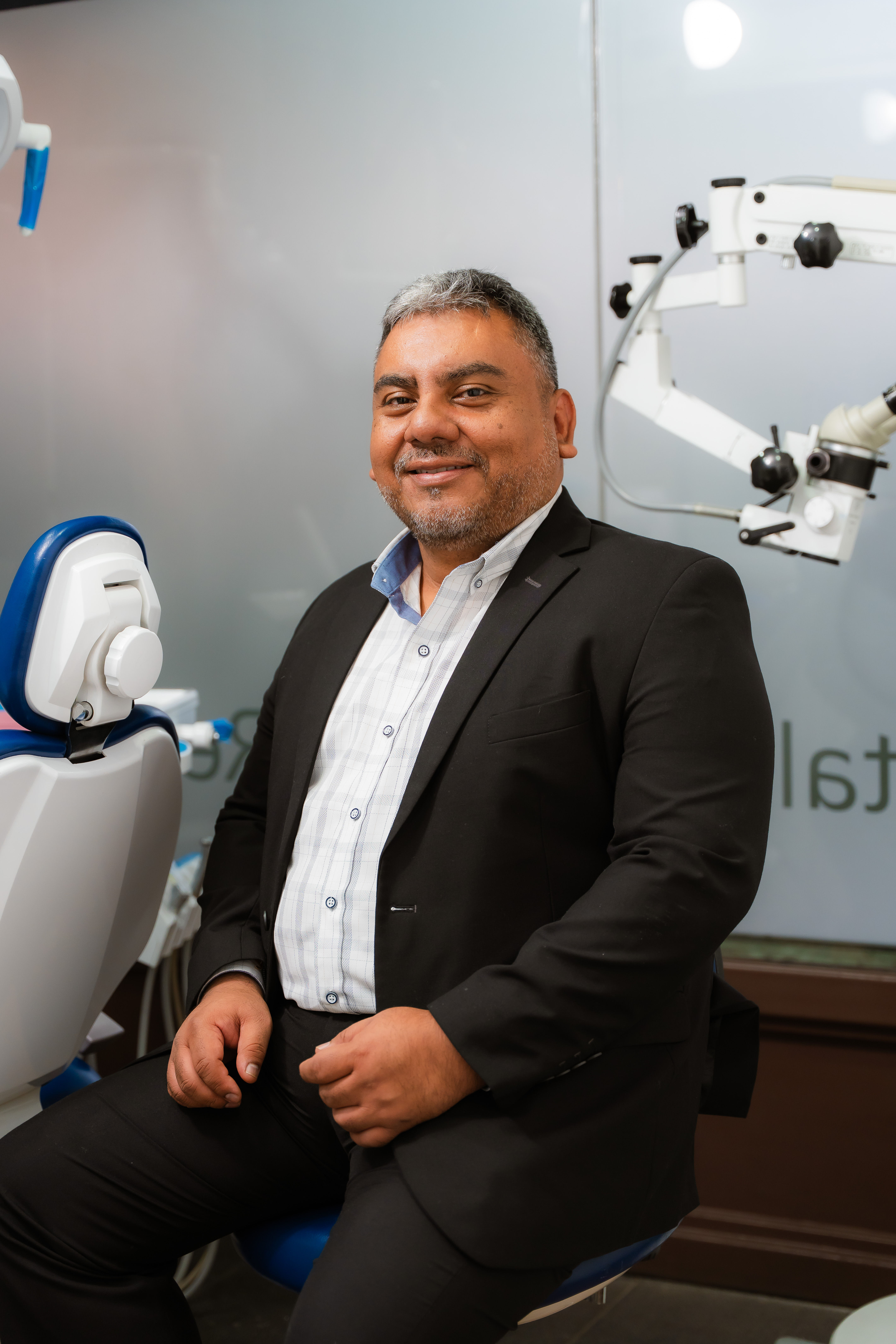 Dr. Hugo Muñoz