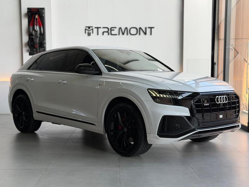 AUDI Q8 BRANCO