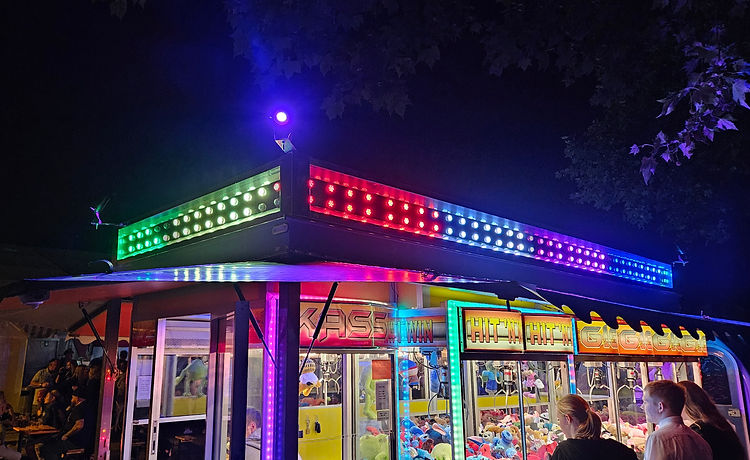 Der GIGA Greifer bei Nacht