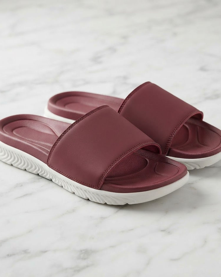 MATILEO Comfort Slide Sandal — Burgundy (Burgundy), product photo