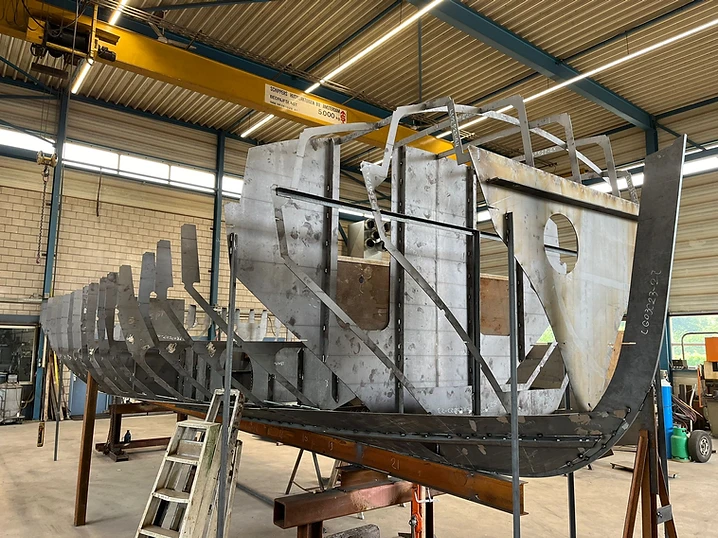 La coque de MoekePapoe en construction au chantier naval