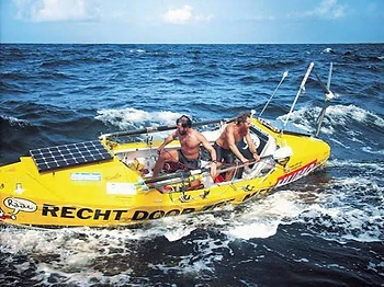 La barque Recht door de Zee sur l'océan Atlantique