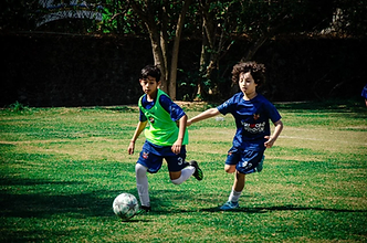 Jugadores en acción durante el entrenamiento del ID Talent 2