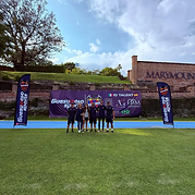 Staff del evento con banderas y banner de ID Talent