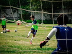 Jugador rematando al arco durante el entrenamiento del ID Talent 2