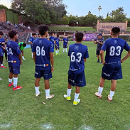 Jóvenes jugadores con camiseta ID Talent durante el entrenamiento en Marymount