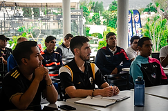 Entrenadores participantes en sesión de trabajo del Integral Training Coaches
