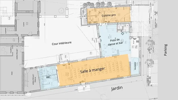 Plan de la salle : cuisine pro, piste de danse et bar, salle à manger, WC, vestiaire, cour intérieure, jardin et parking