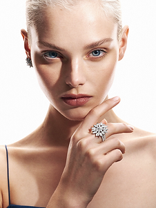 Stellar Bloom — floral and star-shaped jewellery, portrait 1