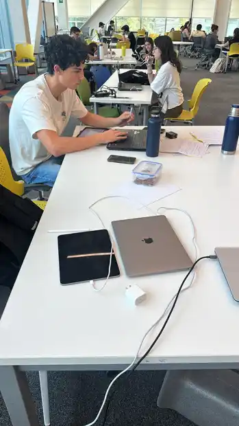 Equipo trabajando en VizuBot