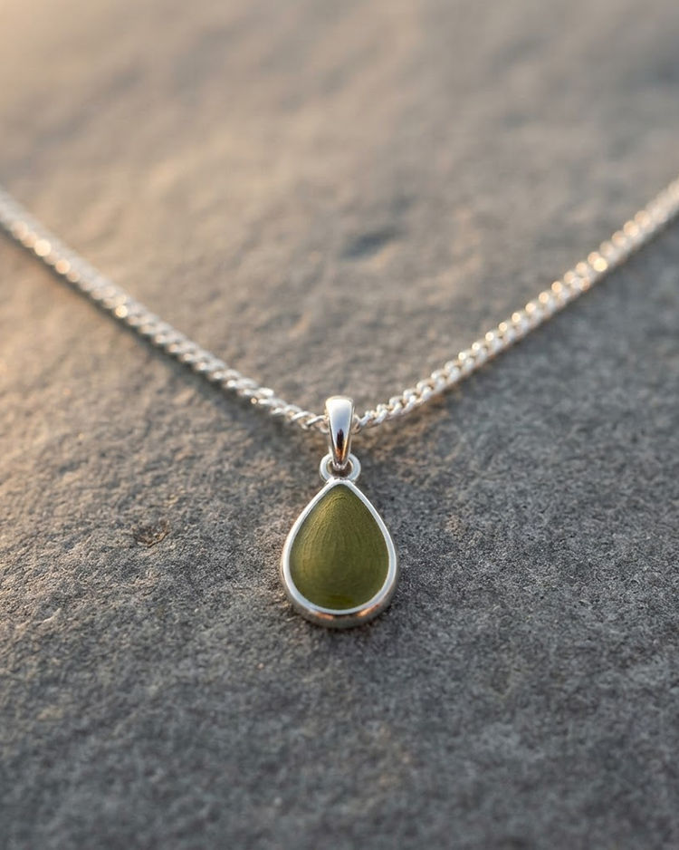 Lewista Pendant Necklace (Olive), product photo