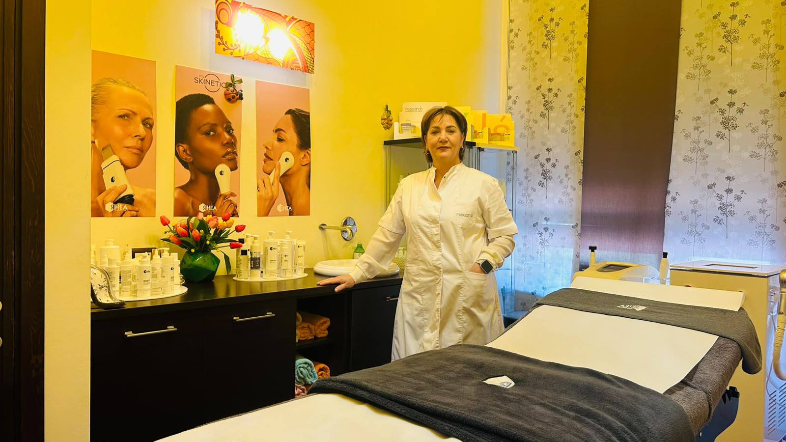 La titolare del centro estetico Benessere è Bellezza nella cabina mySKINETIC®