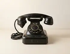 טלפון חוגה שחור